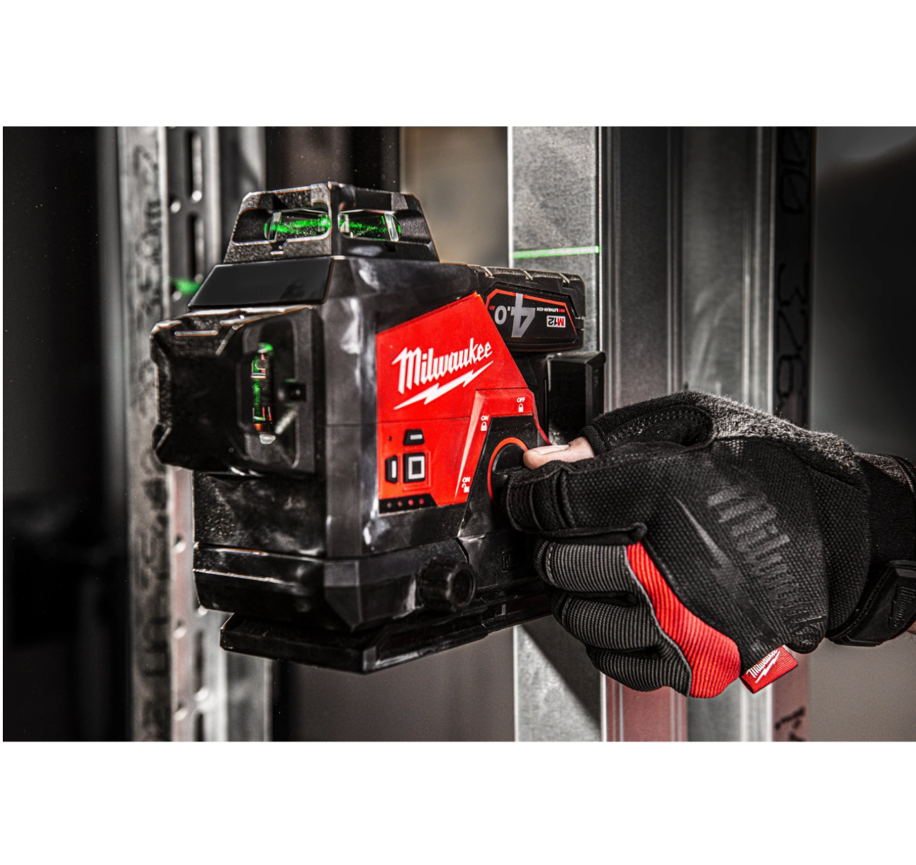 Milwaukee M12™ 3-Line 360° Green Linear Laser M12 3PLKIT-401P 