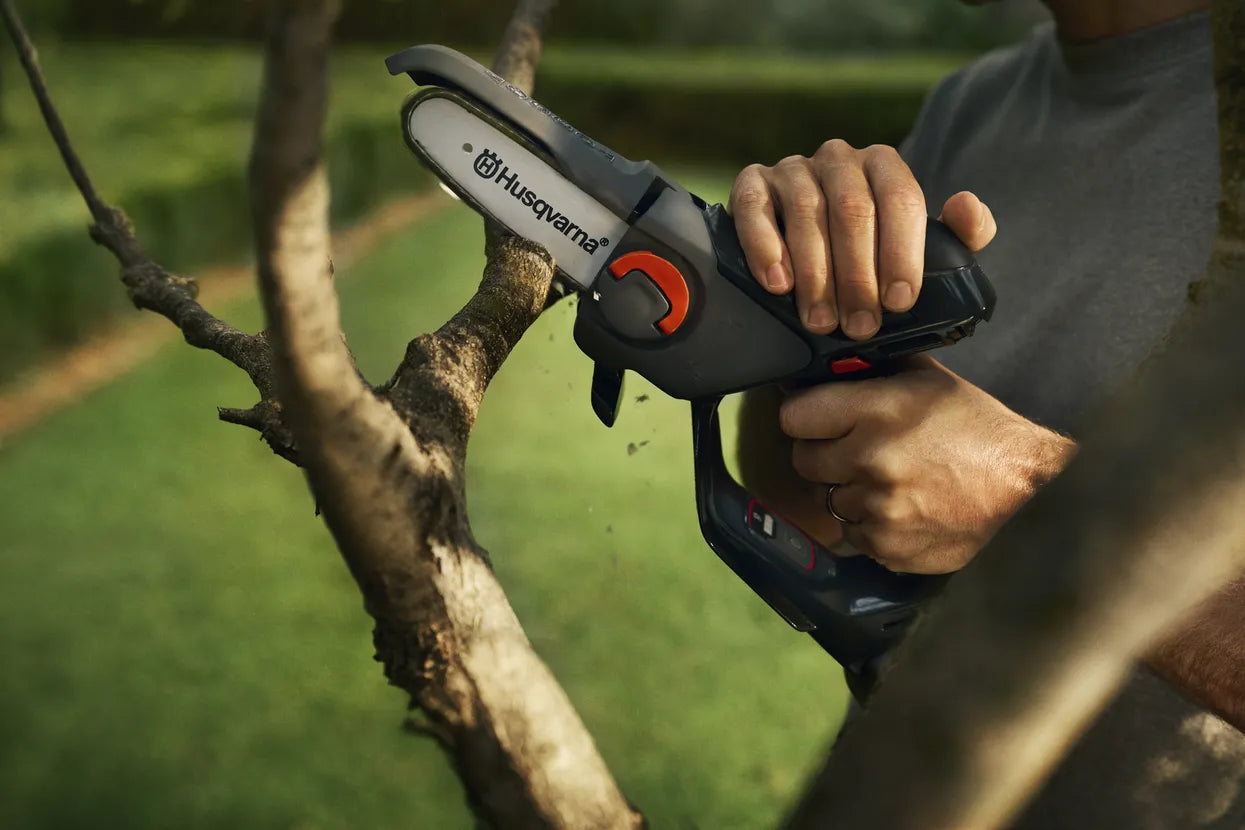 Husqvarna Aspire™ P5-P4A Battery Pruner